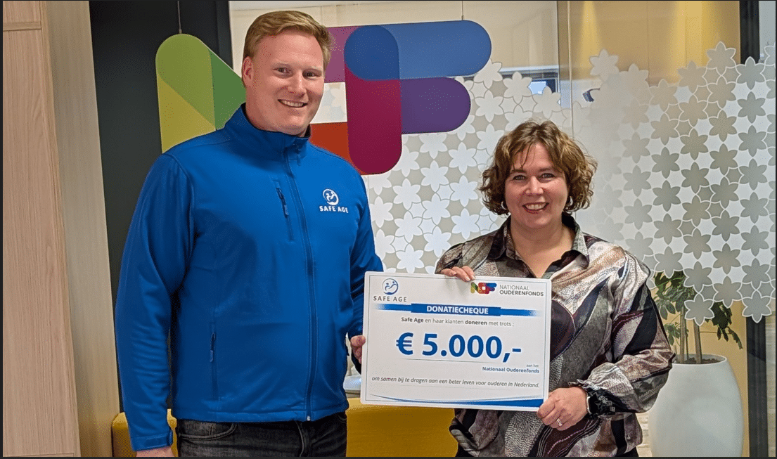 Safe Age doneert €5.000 aan het Nationaal Ouderenfonds: samen sterk tegen eenzaamheid