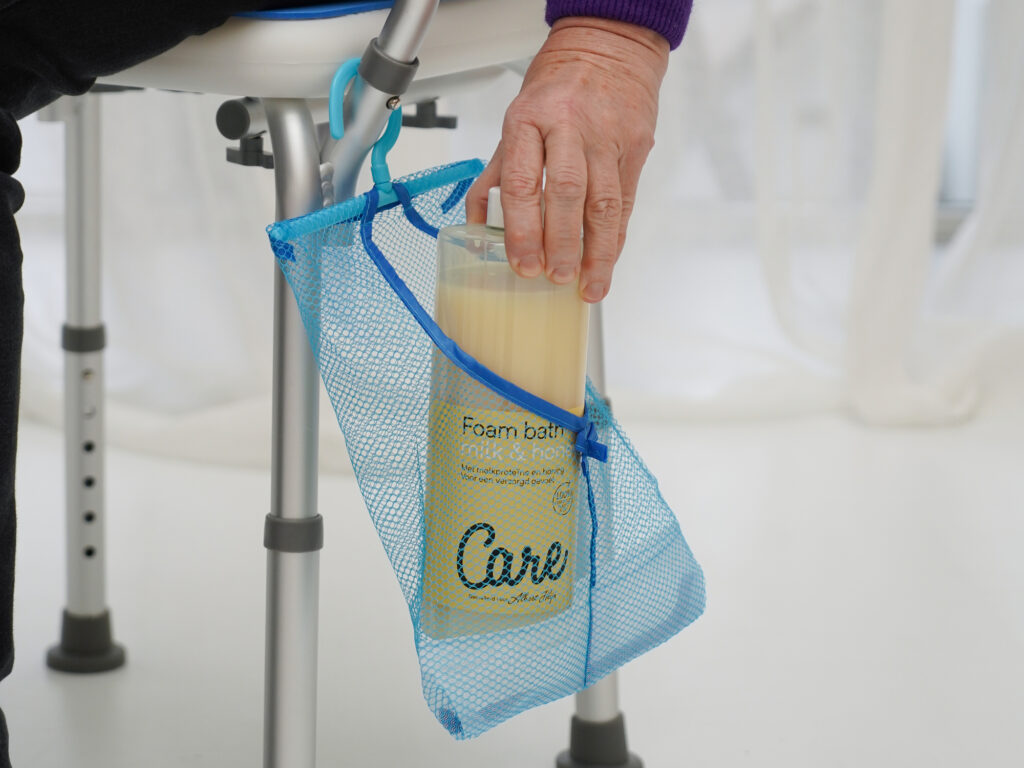 douchestoel met extra tas